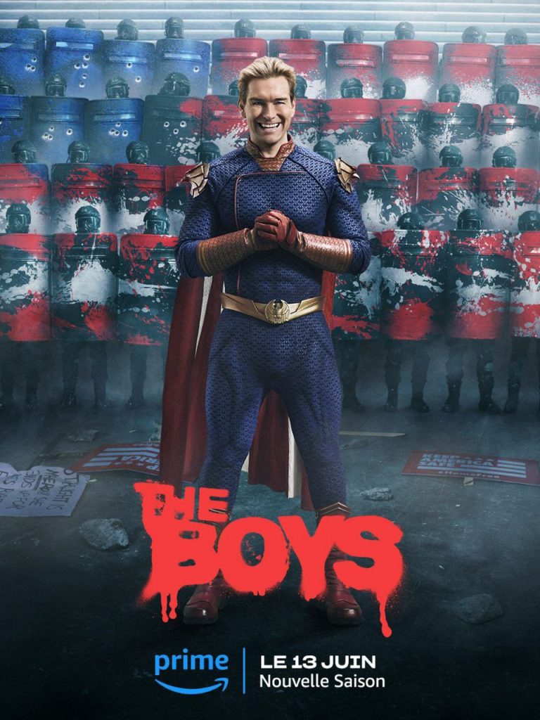Affiche pour la saison 4 de The Boys avec Homelander et des policiers avec des boucliers dérrière lui. Le renouvellement de The Boys est une des actualités pop culture de la semaine