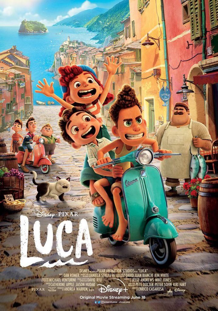 Poster du film Luca avec les trois personnages principaux sur une Vespa. Ce film est parfait pour une soirée en famille.